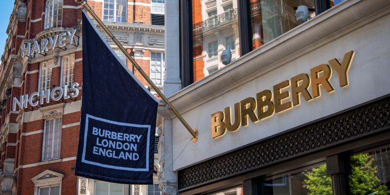 Burberry’s Over The Top Digital Marketing Strategy & Deluxe Advertising Campaigns